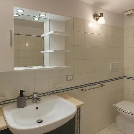 S&m Guest - San Giovanni * Rom